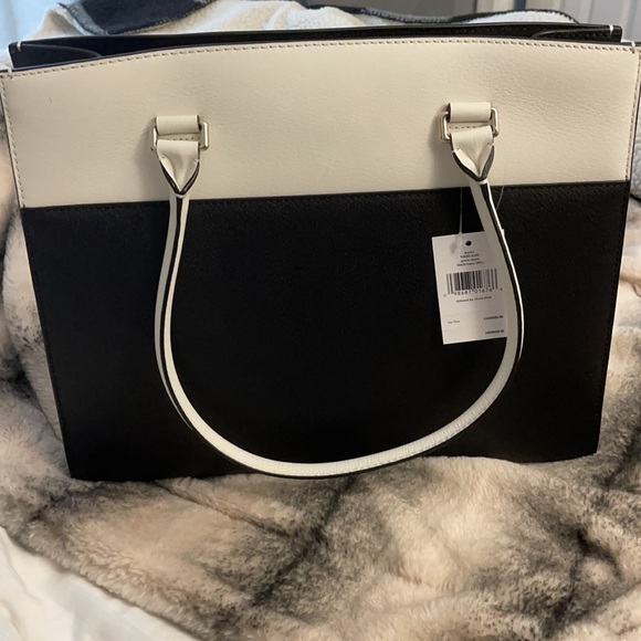 Kate Spade purse. - Picture 2 of 4